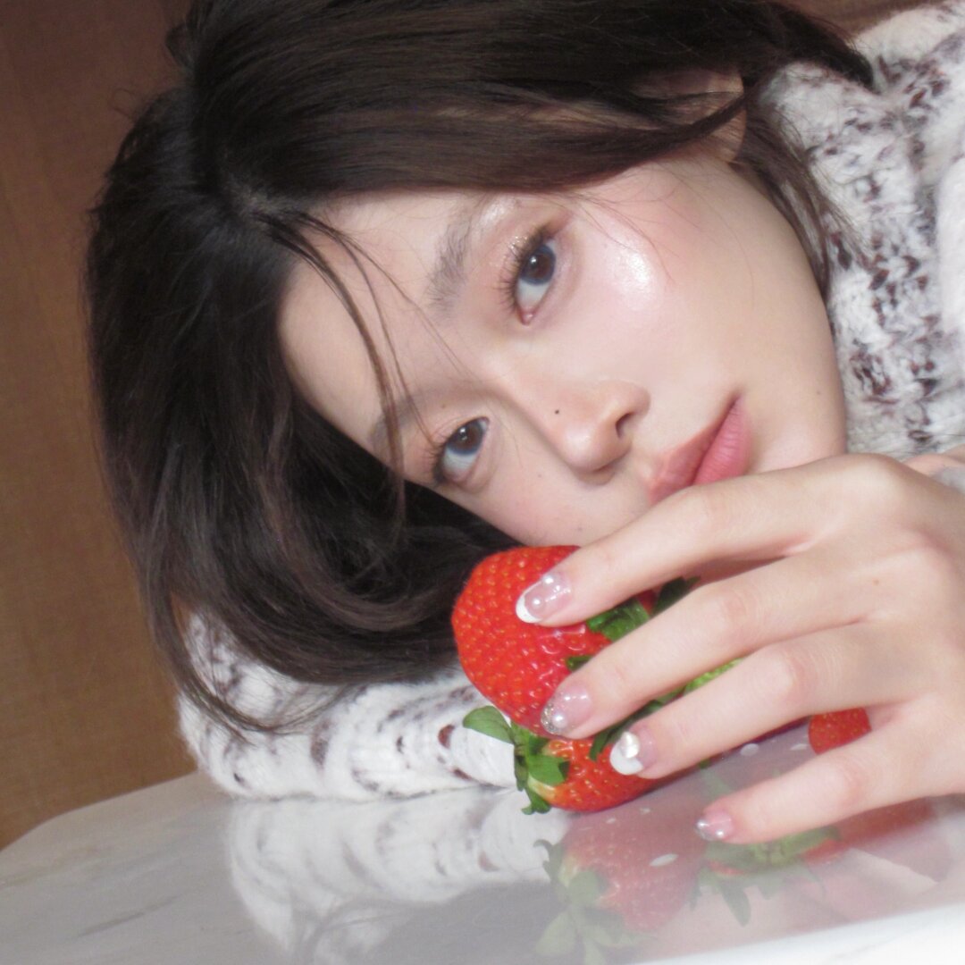 《某女网红自曝花百万整容，术后脸肿认不出》配图