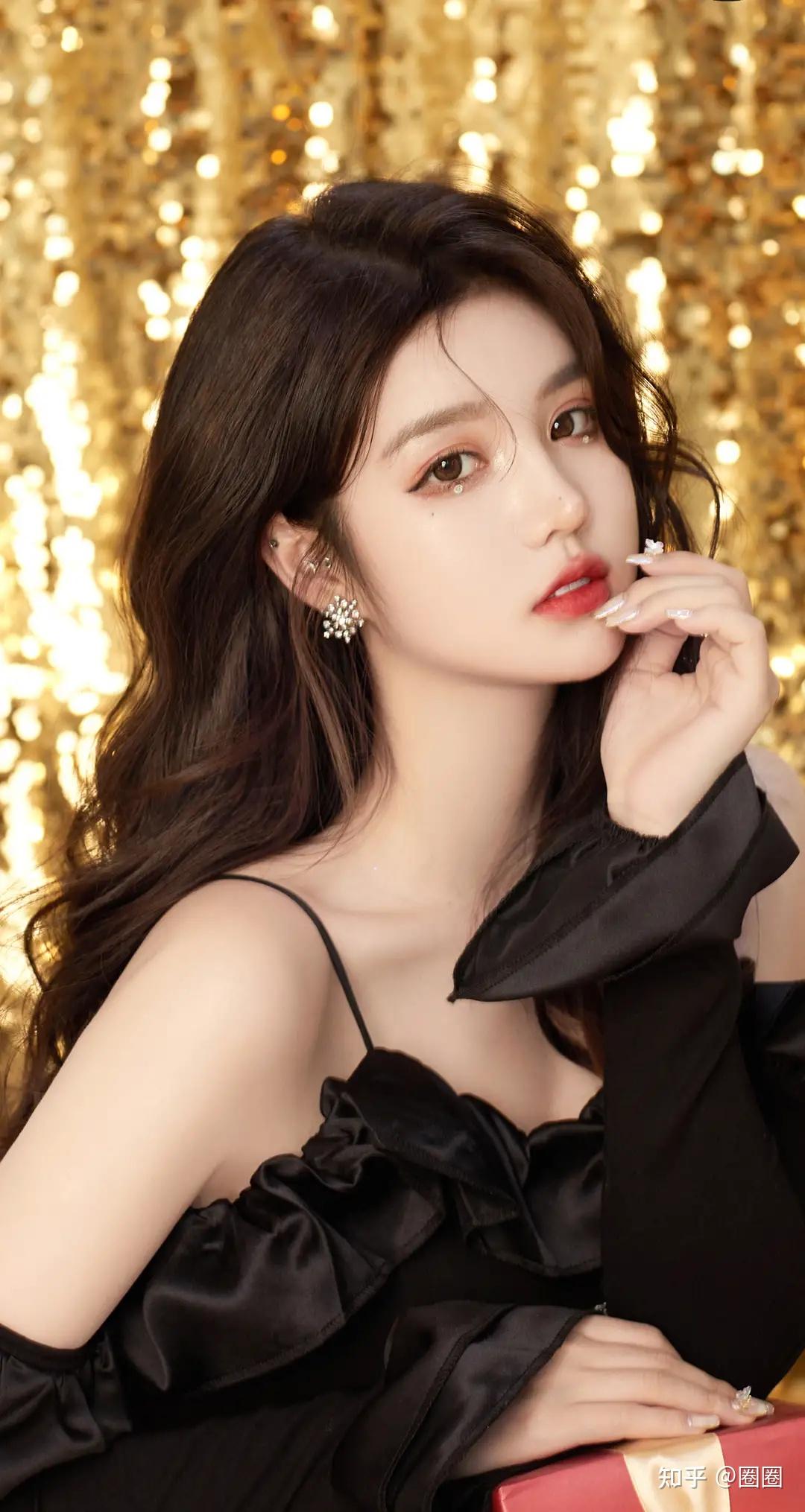《某女星被曝连夜搬离爱巢，与男友已互删》配图