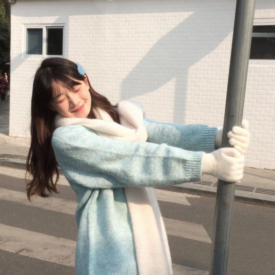 《某女星直播卸妆被指鼻子透光，本人回应是打光问题》配图